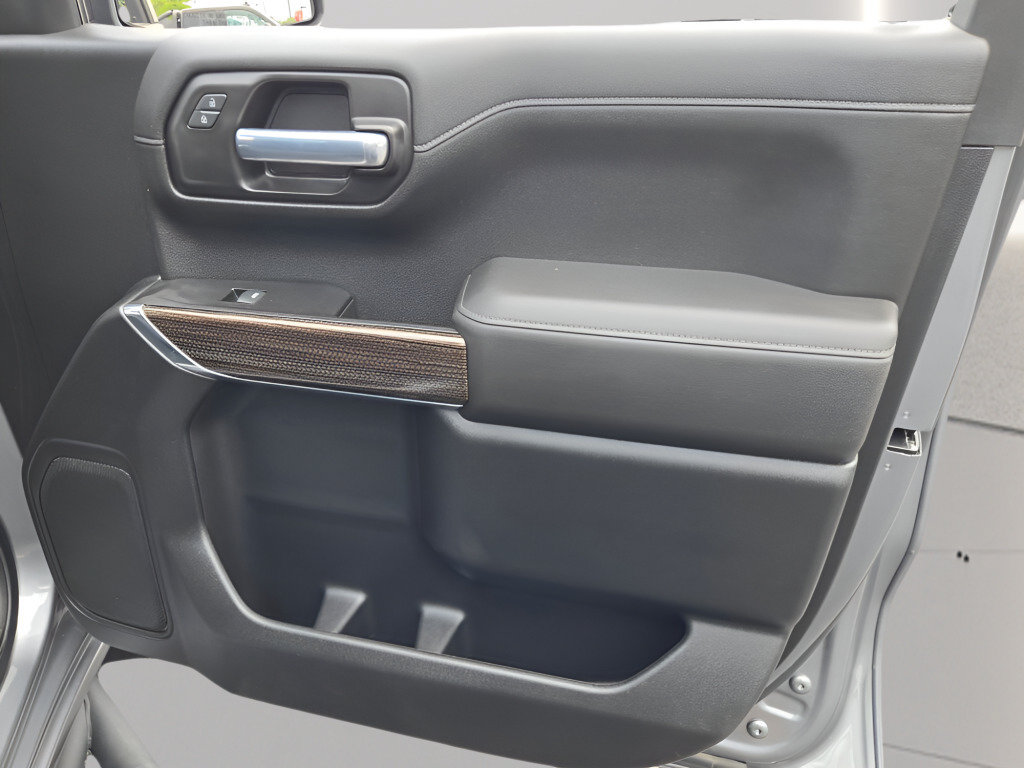 Certified 2021 Chevrolet Silverado 1500 LT Trail Boss w/ LPO, Dark Essentials Package AWD/4WD image 5