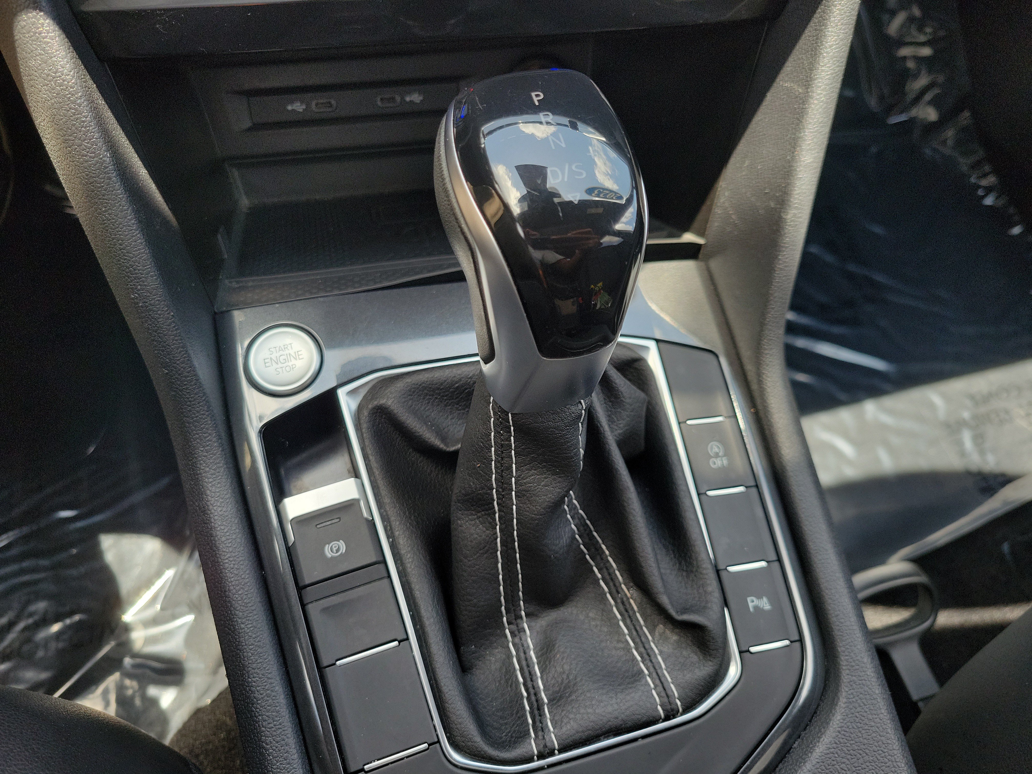 Certified 2023 Volkswagen Tiguan SE R-Line FWD image 24