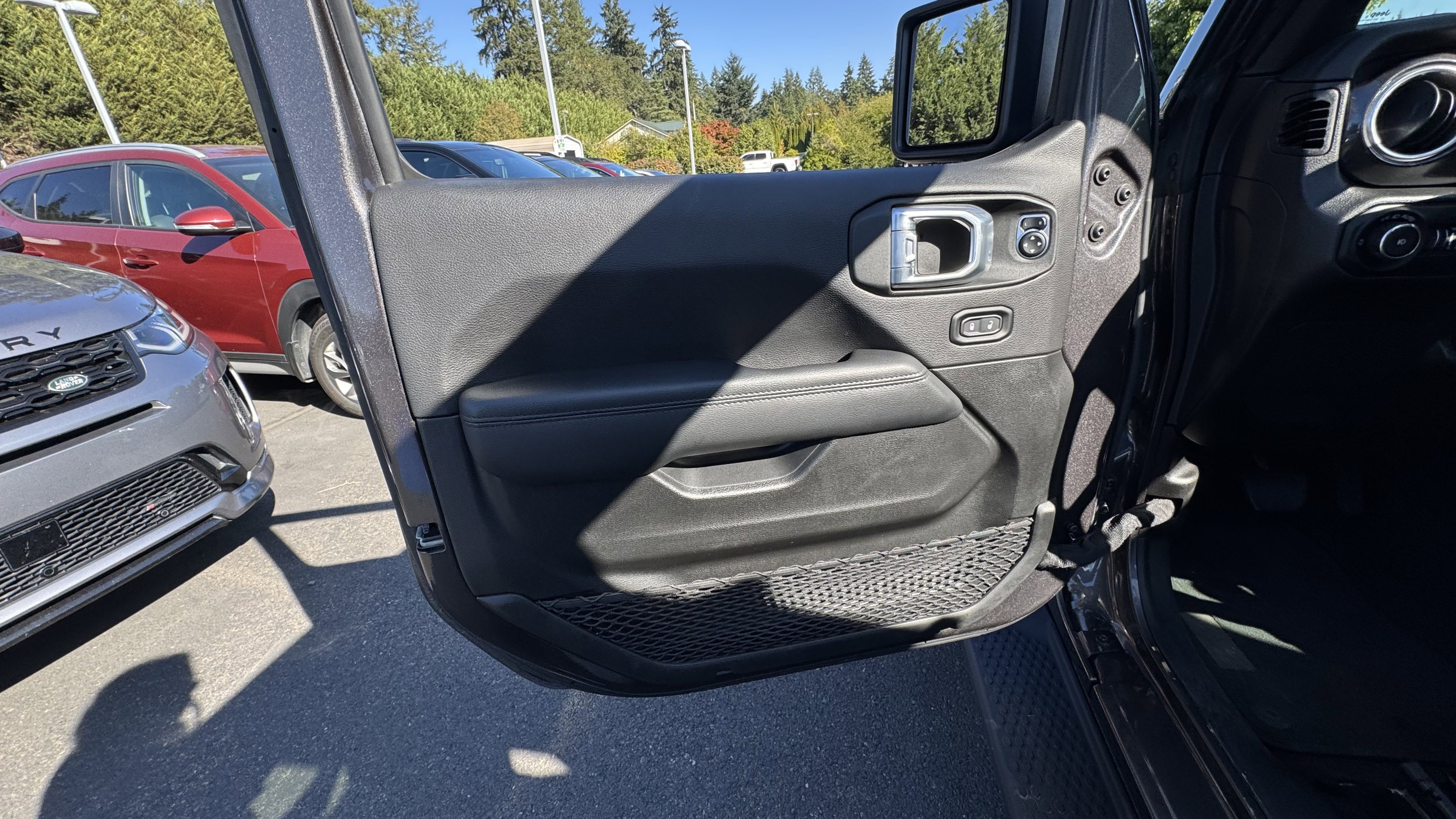 Used 2022 Jeep Wrangler Unlimited Sahara image 19
