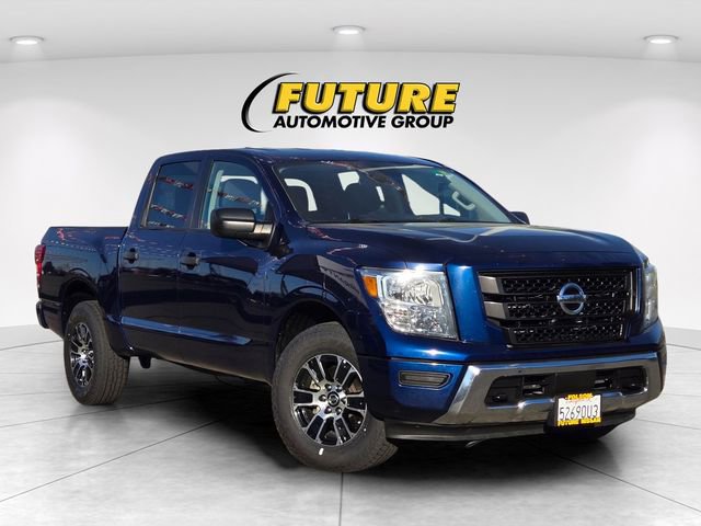 Used 2022 Nissan Titan SV image 1