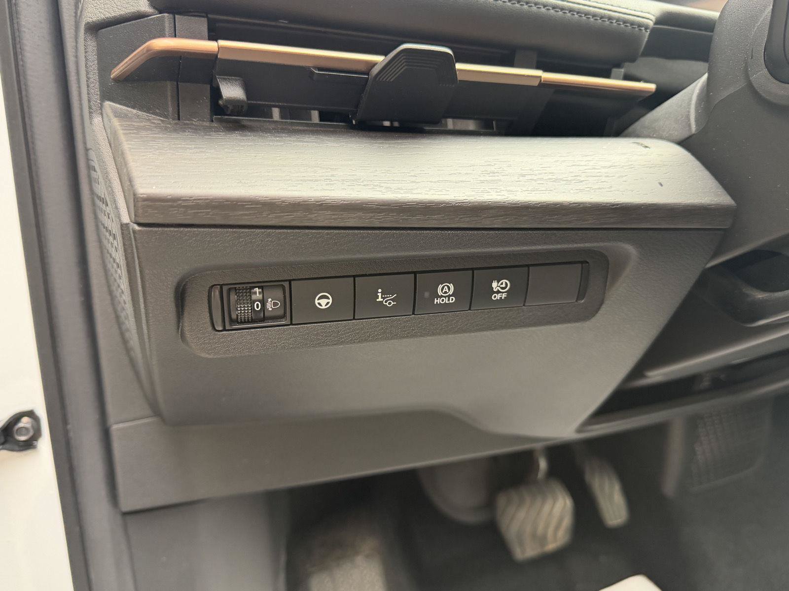 Certified 2024 Nissan Ariya AWD image 34