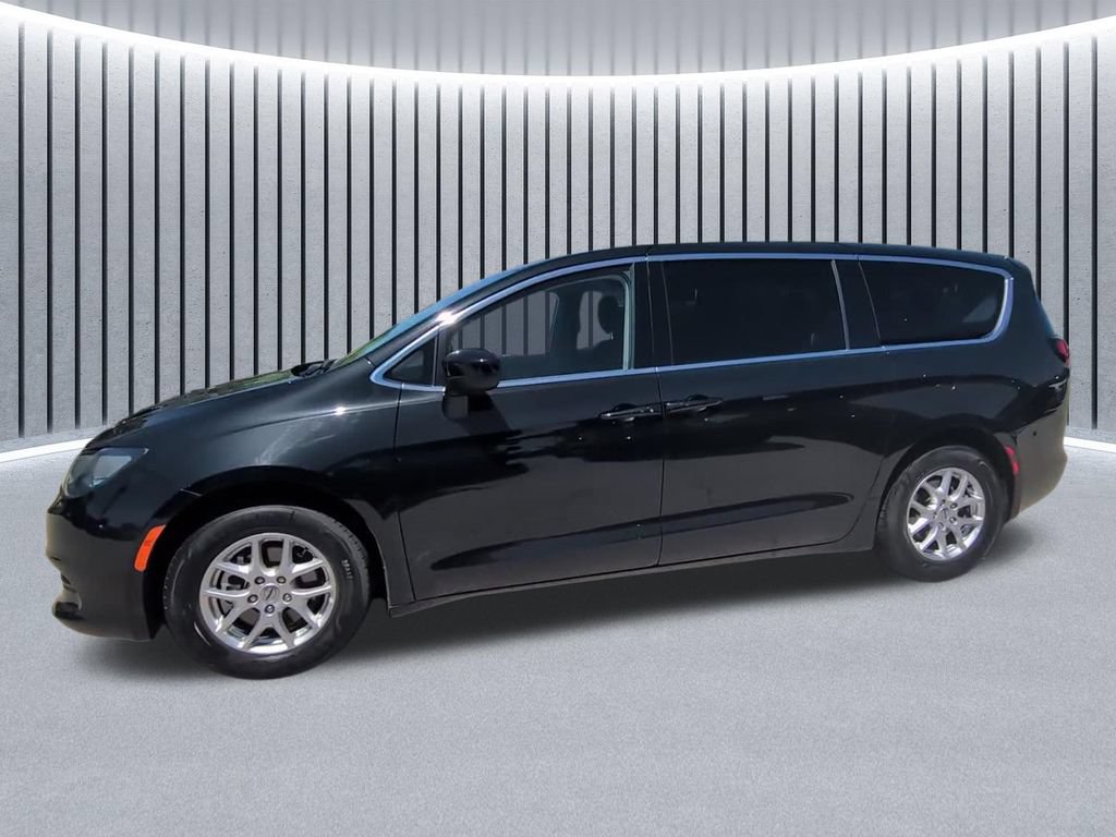Certified 2023 Chrysler Voyager LX FWD image 6