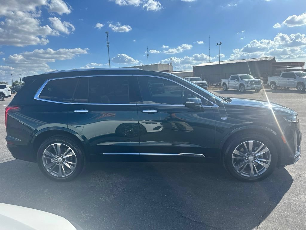 Used 2025 Cadillac XT6 Premium Luxury w/ Technology Package FWD image 3