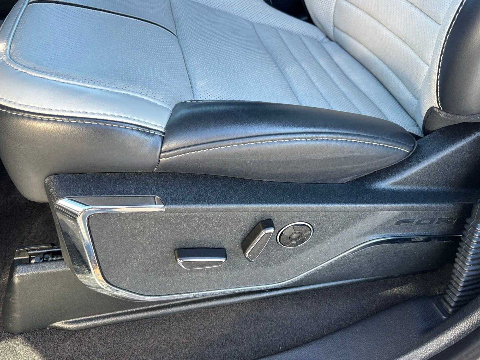 Used 2025 Ford F150 Lightning Platinum image 18