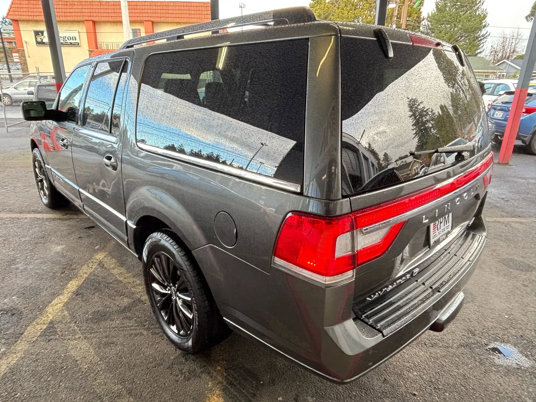 Used 2016 Lincoln Navigator L Select image 5