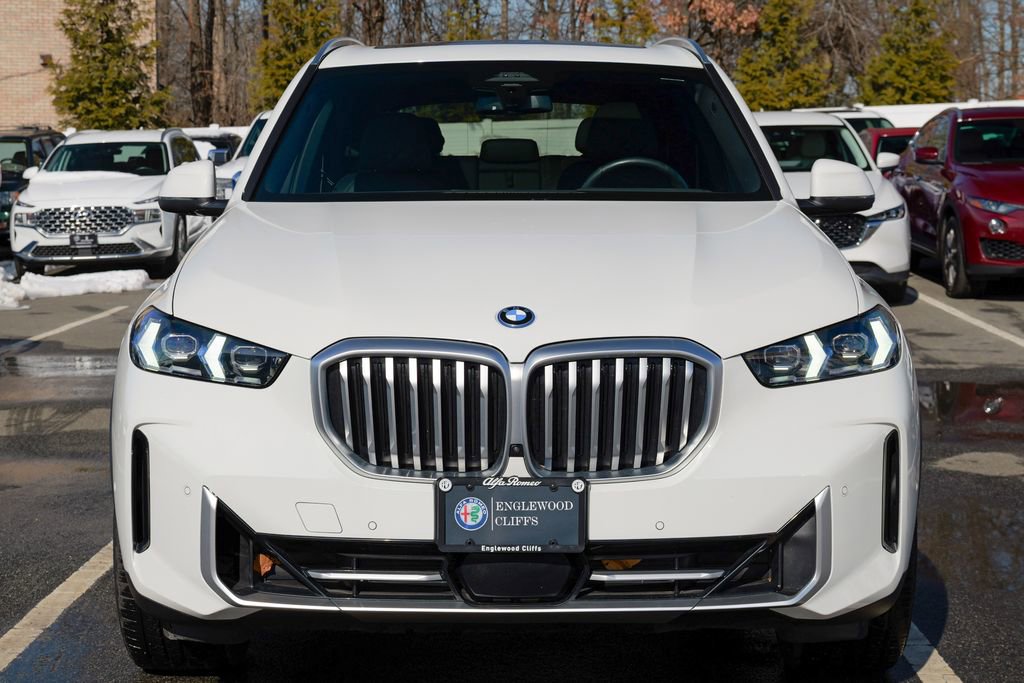 Used 2024 BMW X5 xDrive50e image 2