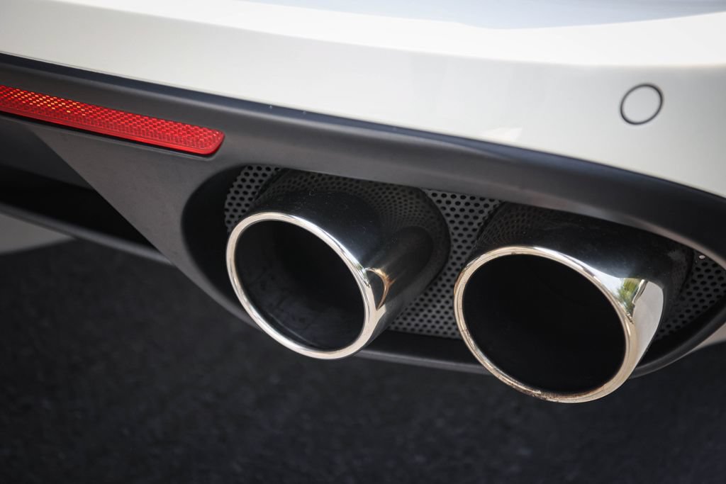 Used 2015 Ferrari California T RWD image 22