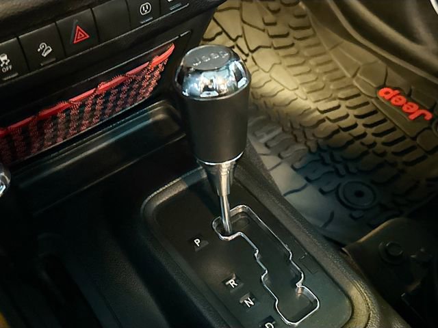 Used 2017 Jeep Wrangler Unlimited Rubicon image 16