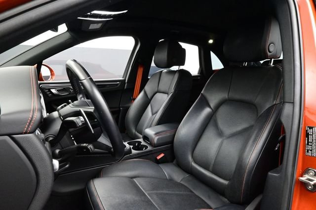 Certified 2023 Porsche Macan AWD/4WD image 5