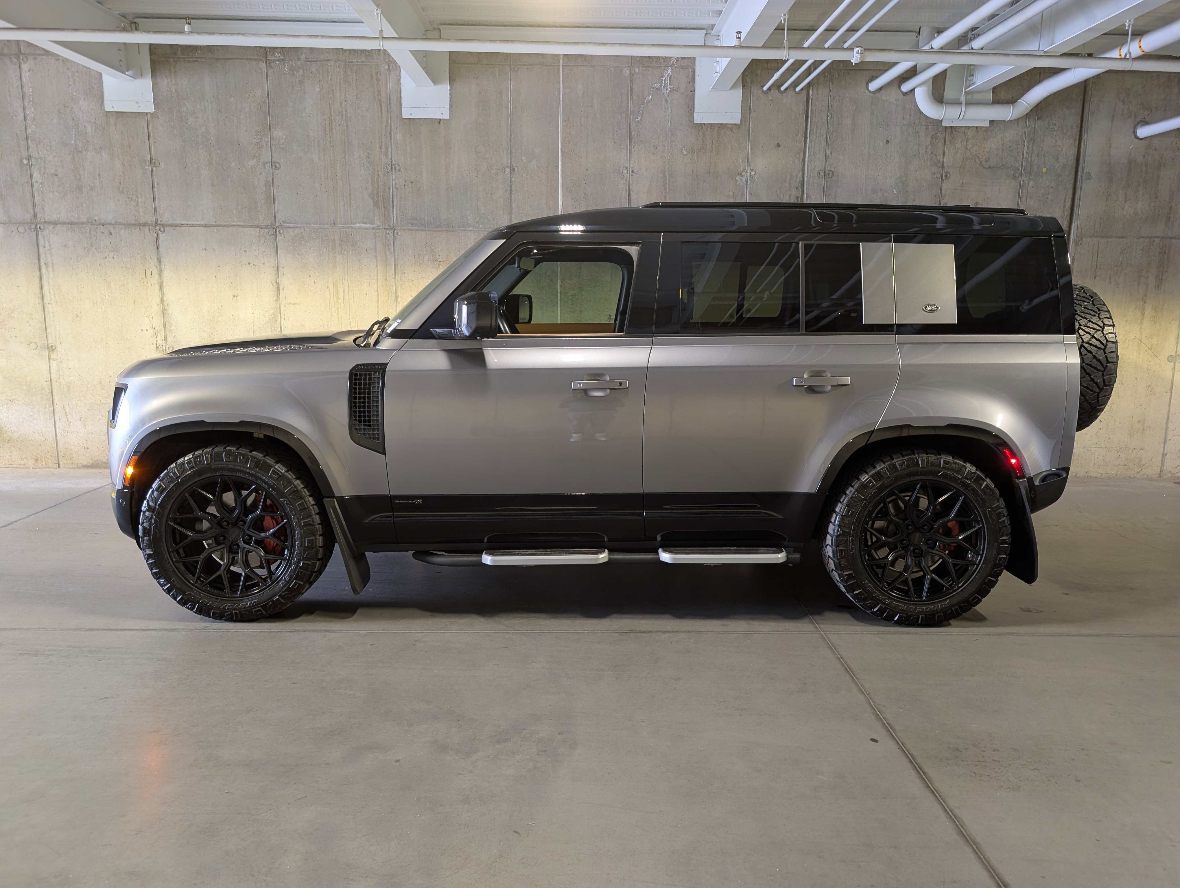 Used 2020 Land Rover Defender 110 X image 2