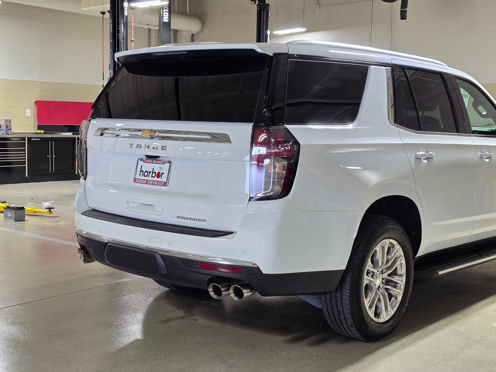 Used 2023 Chevrolet Tahoe Premier AWD/4WD image 12