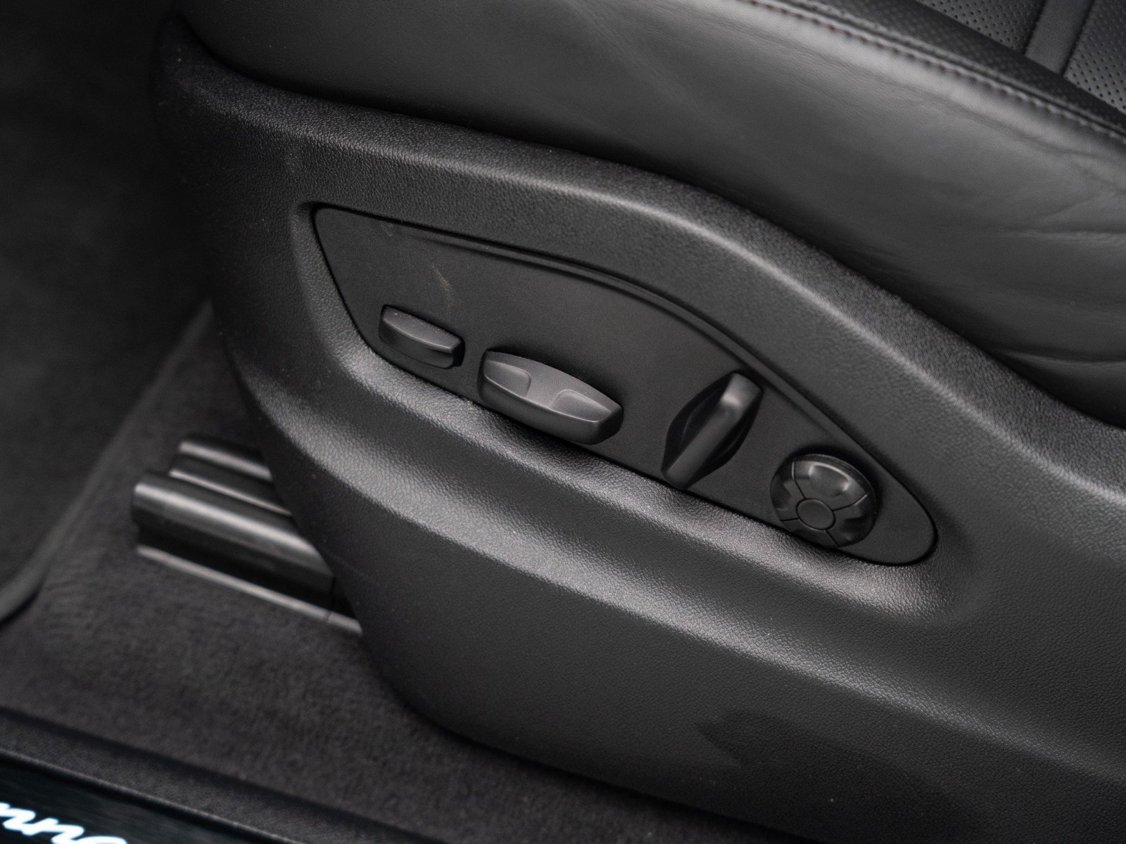 Certified 2025 Porsche Cayenne GTS AWD/4WD image 16