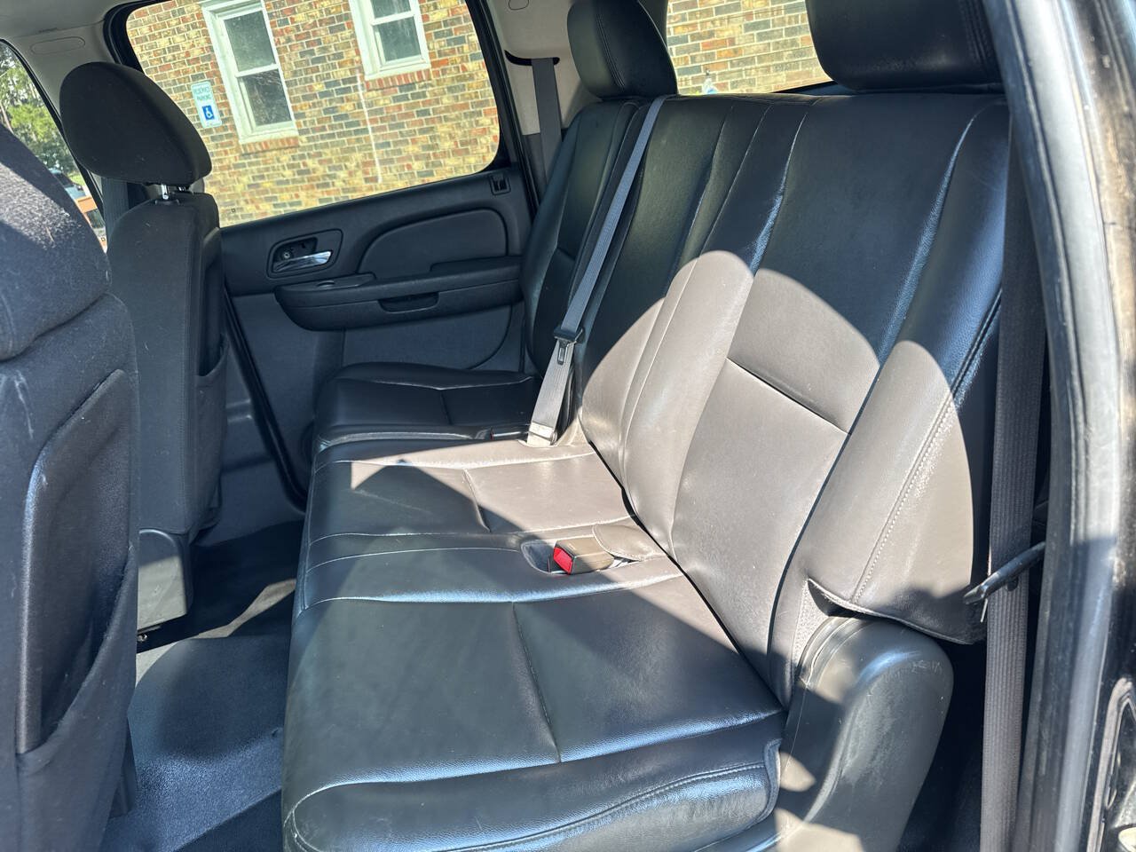 Used 2011 Chevrolet Suburban 2WD image 11