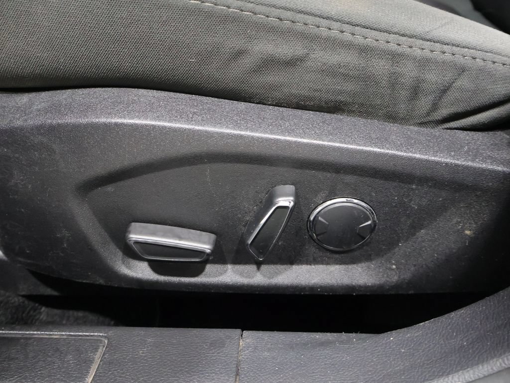 Used 2017 Ford Fusion SE FWD image 10
