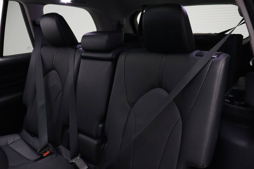 Certified 2025 Toyota Grand Highlander FWD image 18