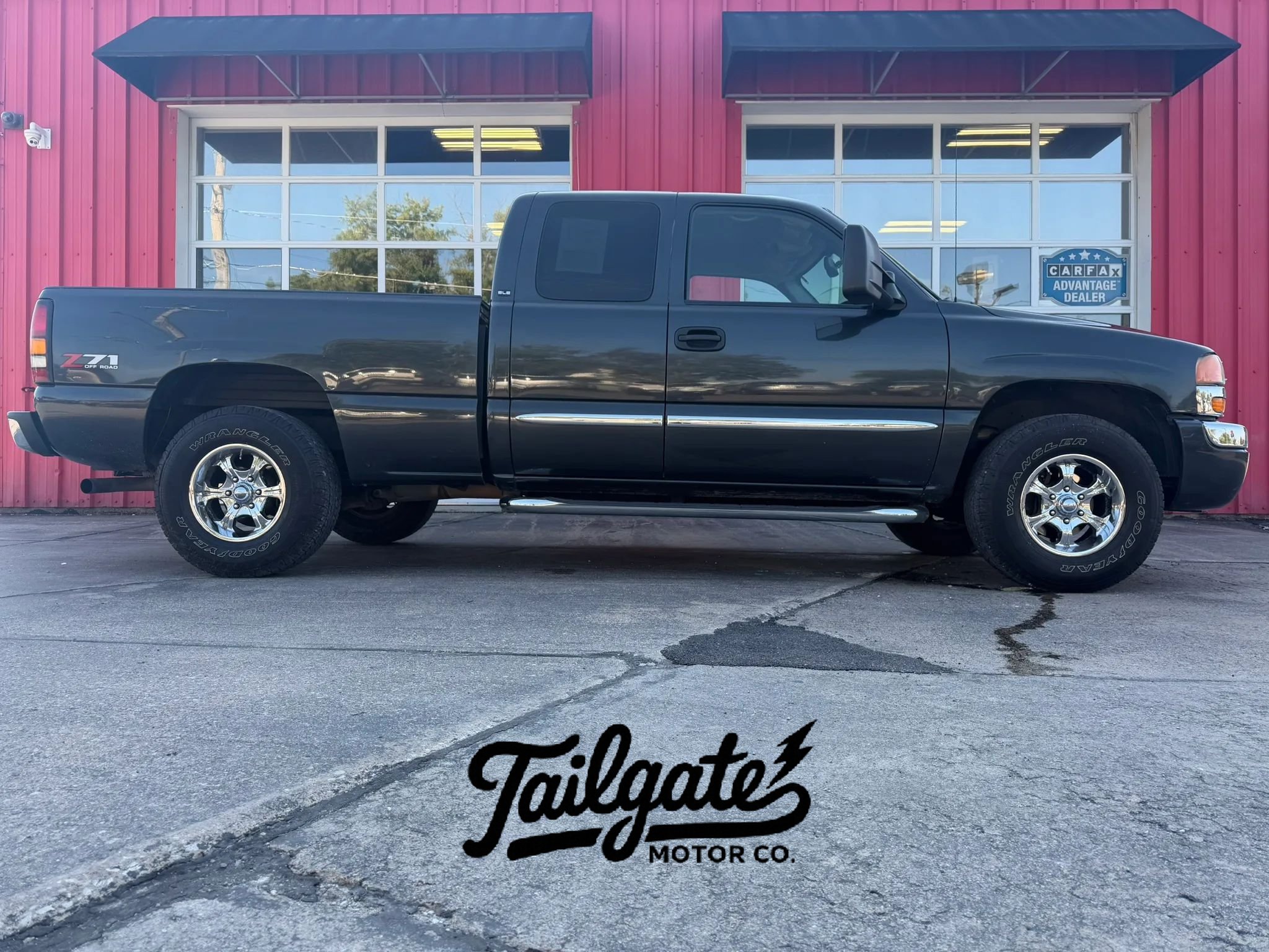 Used 2004 GMC Sierra 1500 SLE w/ Off-Road Package AWD/4WD image 1
