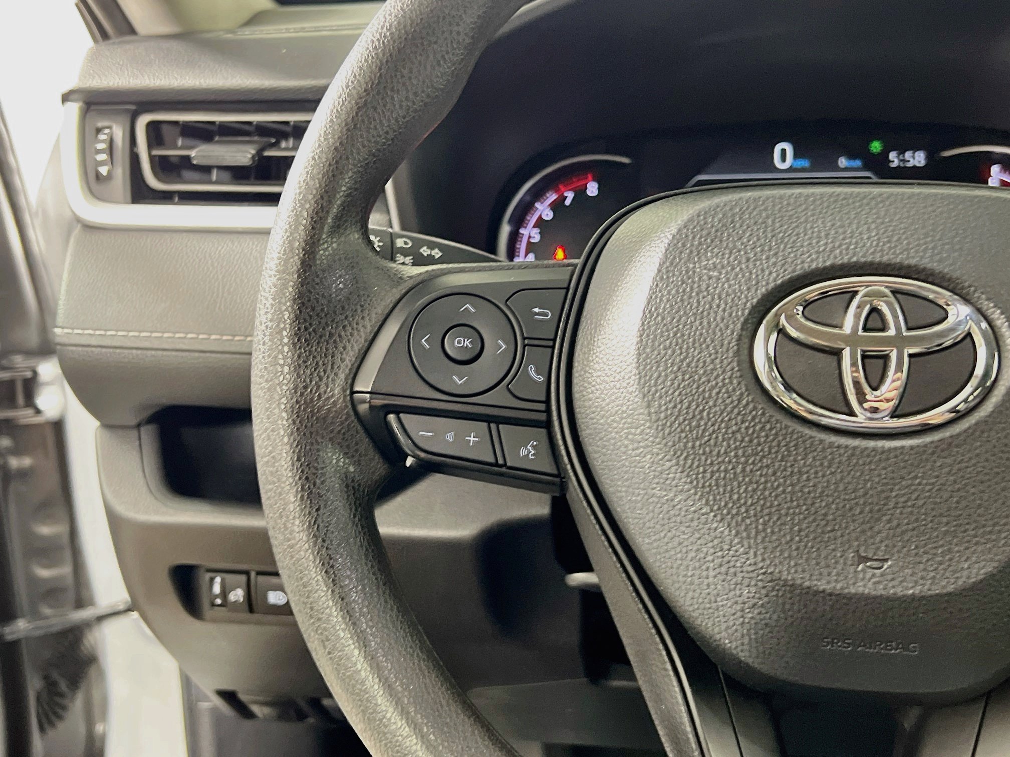 Used 2025 Toyota RAV4 XLE FWD image 19