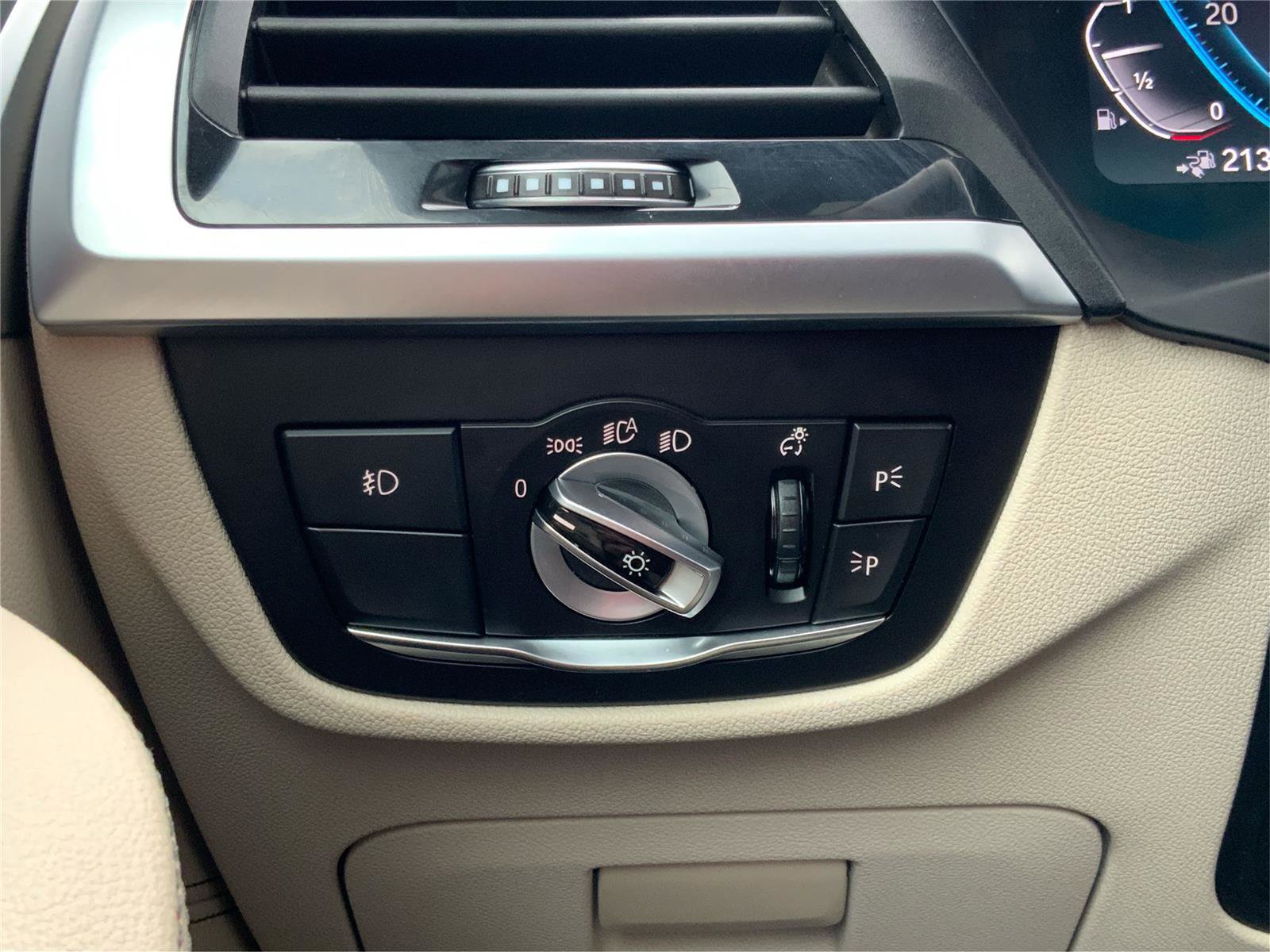 Used 2021 BMW X3 xDrive30e w/ Convenience Package image 16