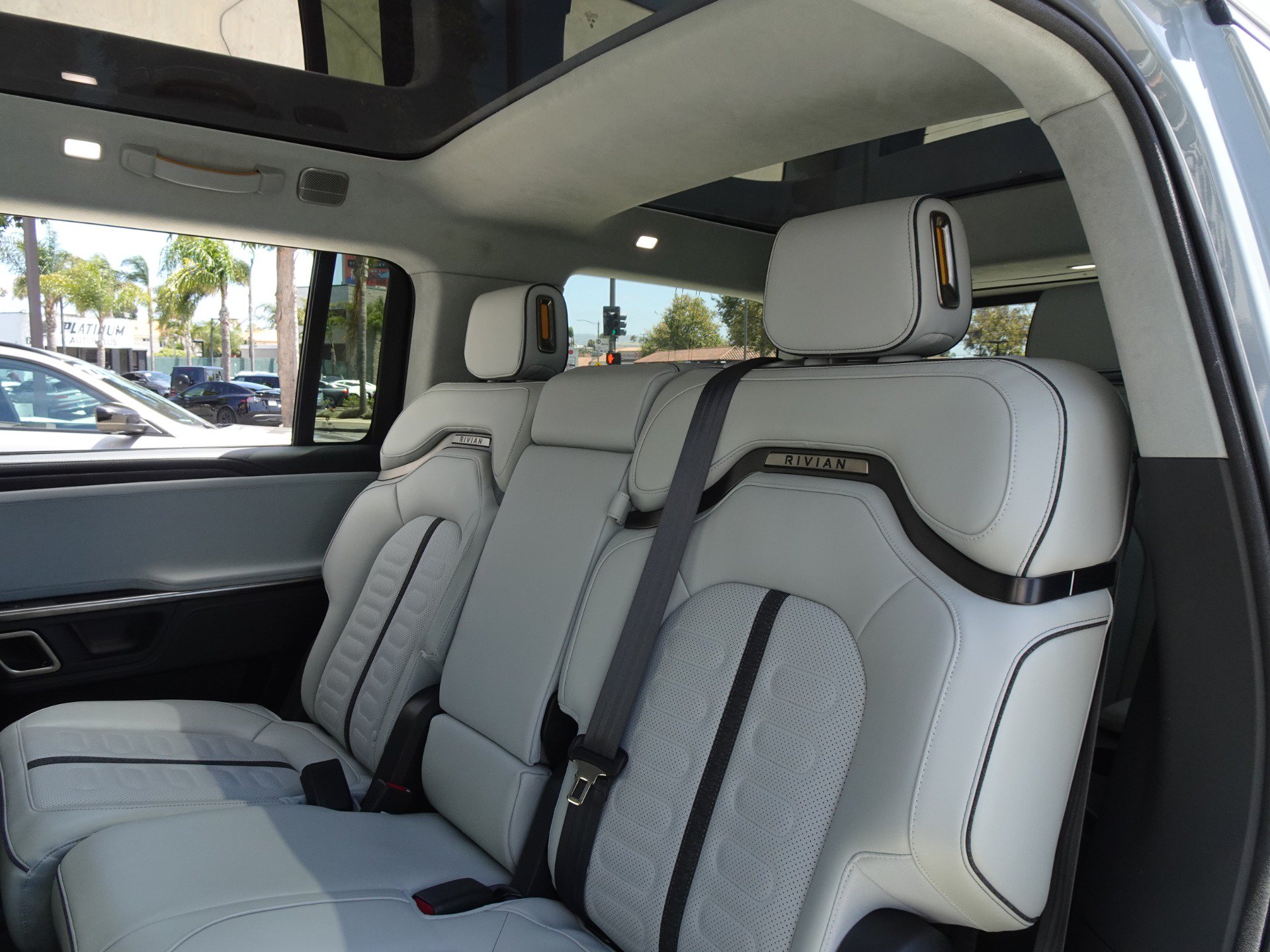 Used 2024 Rivian R1S Adventure AWD/4WD image 13