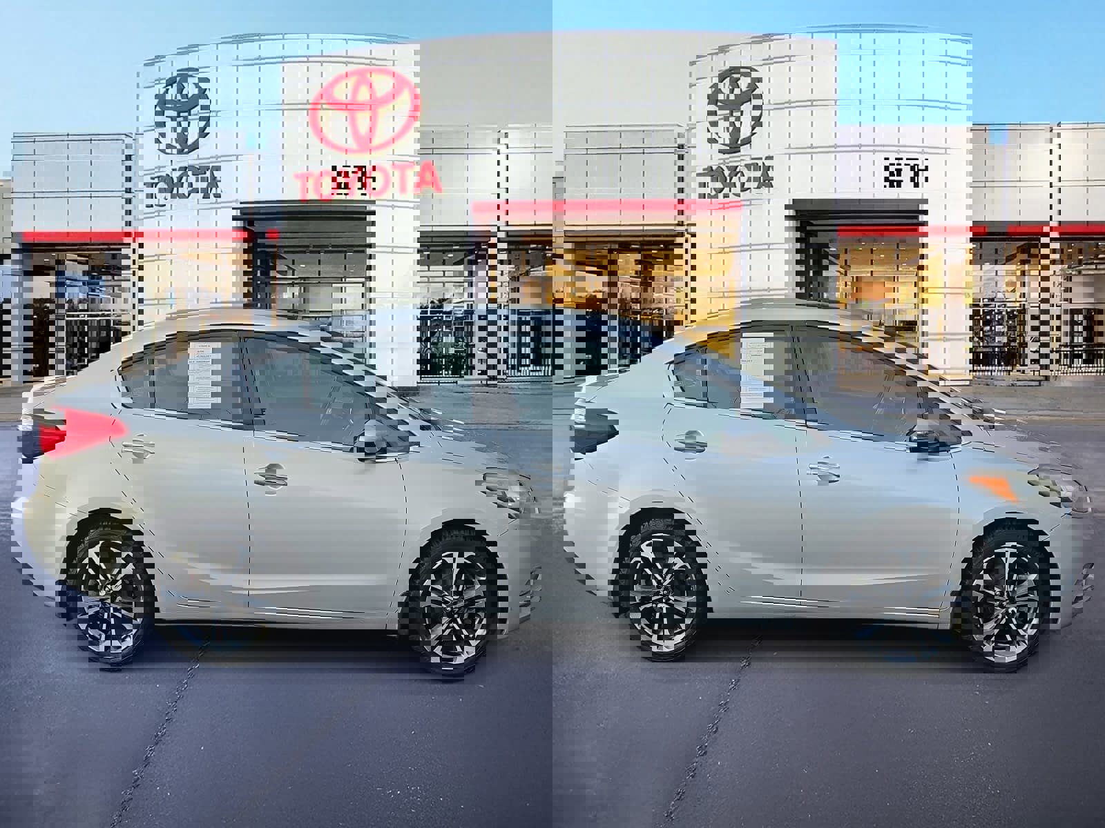 Used 2016 Kia Forte EX w/ EX Premium Package image 4