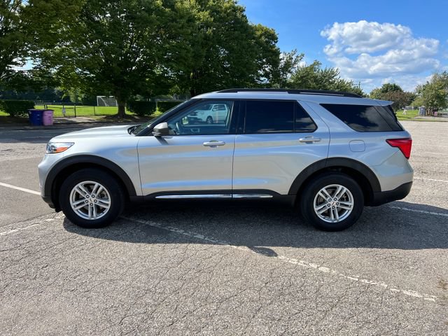 Used 2023 Ford Explorer XLT w/ Equipment Group 202A AWD/4WD image 6