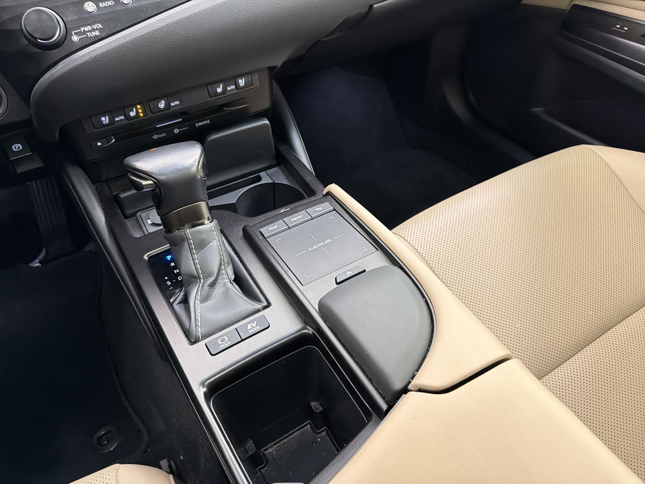 Used 2019 Lexus ES 300h w/ Premium Package FWD image 18