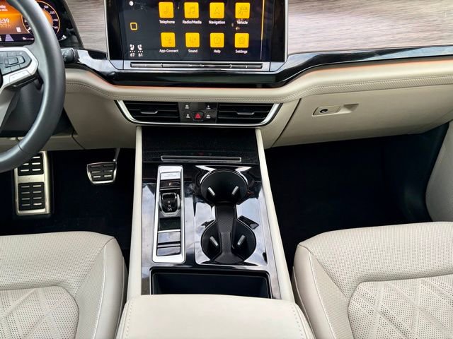 Used 2025 Volkswagen Atlas SEL Premium R-Line image 24