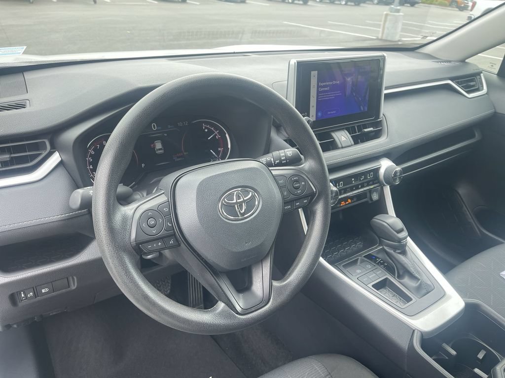 Used 2025 Toyota RAV4 XLE FWD image 17