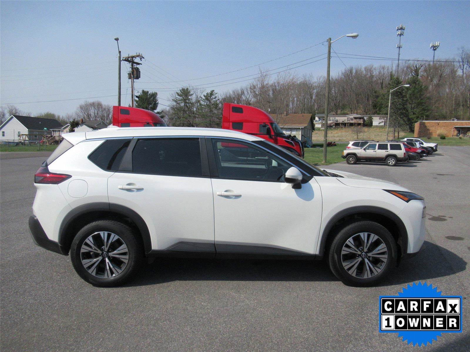 Used 2022 Nissan Rogue SV w/ SV Premium Package image 2