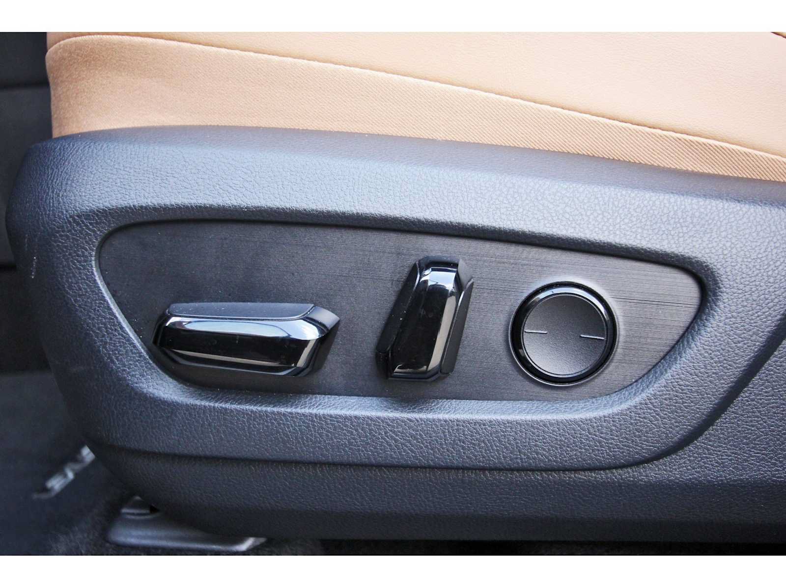 Used 2025 Lexus RX 350 Premium w/ Accessory Package (Z1) FWD image 27