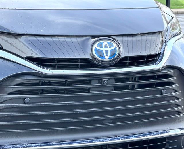 Used 2021 Toyota Venza Limited w/ Advanced Technology Package AWD/4WD image 2