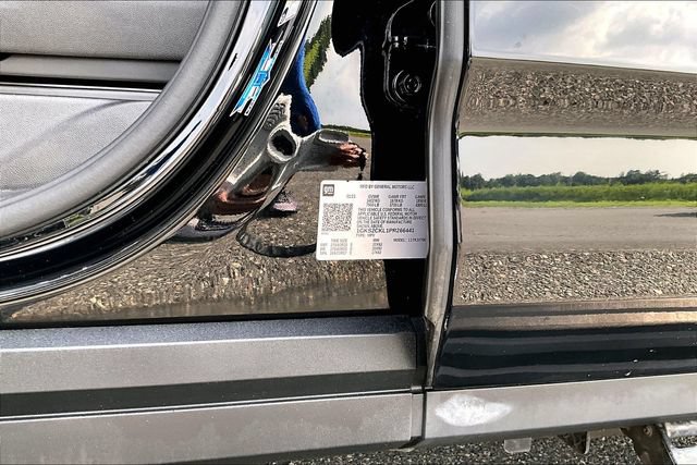 Used 2023 GMC Yukon AT4 w/ AT4 Premium Plus Package AWD/4WD image 19