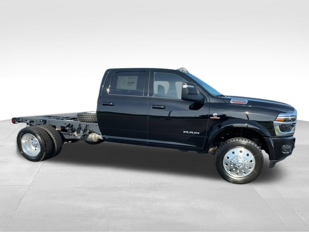 New 2026 RAM 4500 4x4 Crew Cab DRW w/ Laramie Trim Package image 9