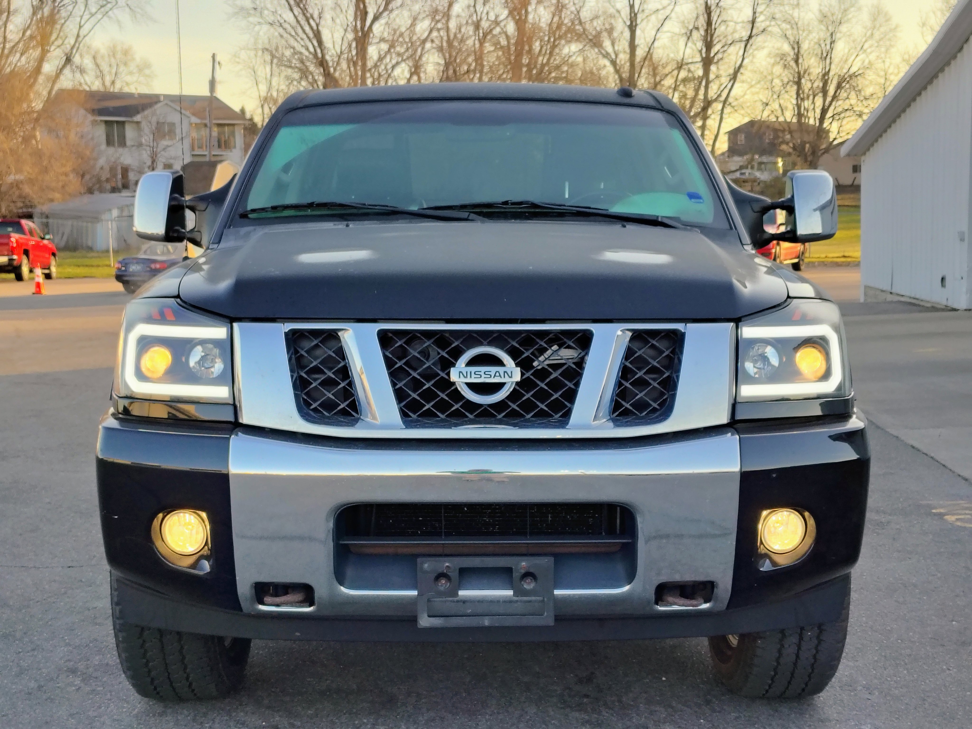 Used 2013 Nissan Titan SL w/ Moonroof Pkg image 8