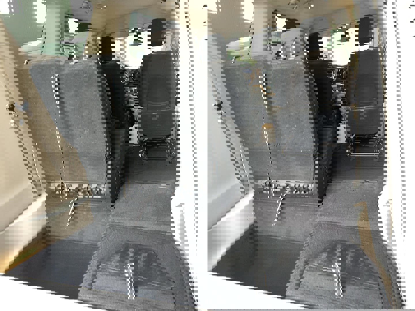 Used 2022 Chrysler Voyager LX image 21