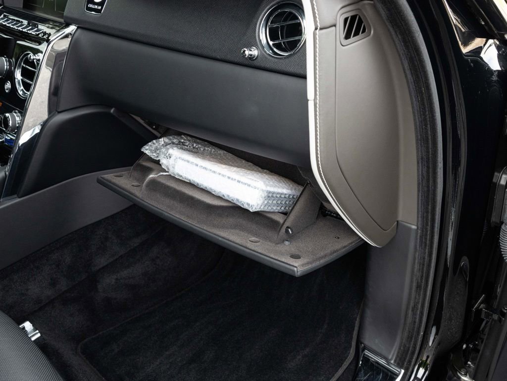 Certified 2021 Rolls-Royce Cullinan AWD/4WD image 76