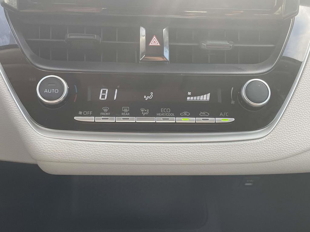 Used 2025 Toyota Corolla LE image 36