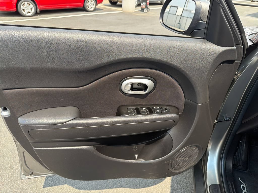 Used 2015 Kia Soul FWD image 10