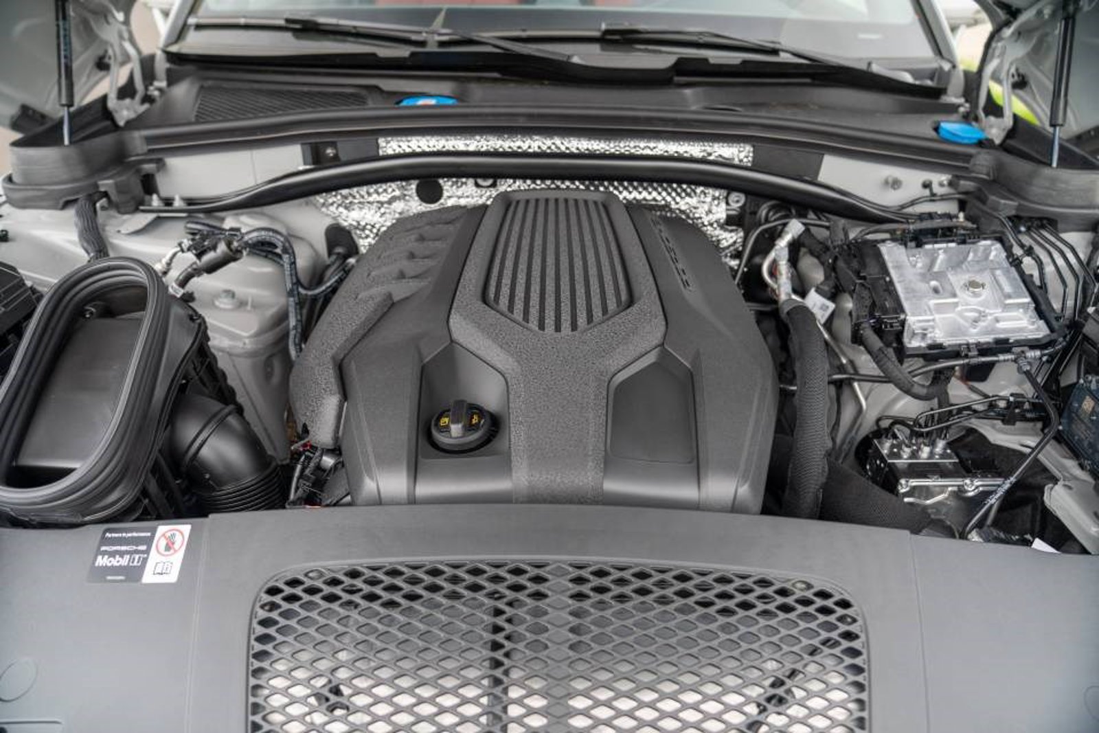 New 2026 Porsche Macan AWD/4WD image 29