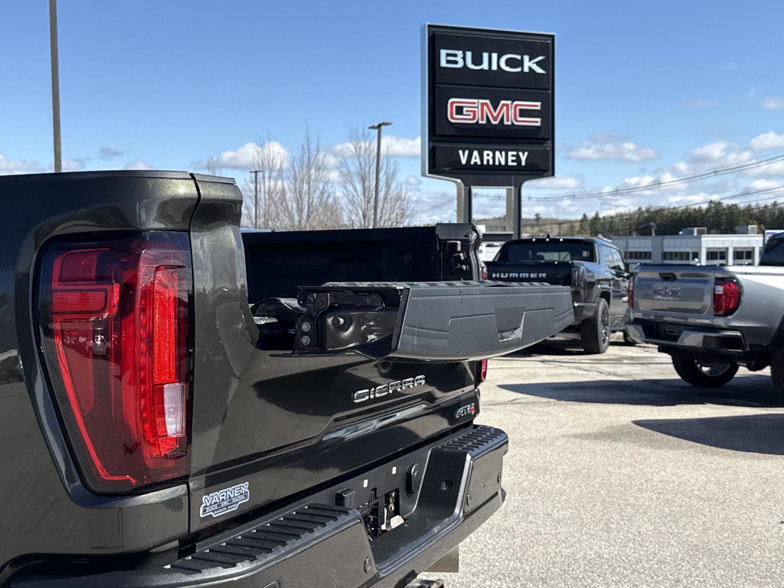 Used 2022 GMC Sierra 2500 AT4 w/ AT4 Preferred Package AWD/4WD image 11
