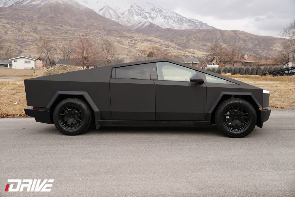 Used 2024 Tesla Cybertruck AWD Crew Cab image 12
