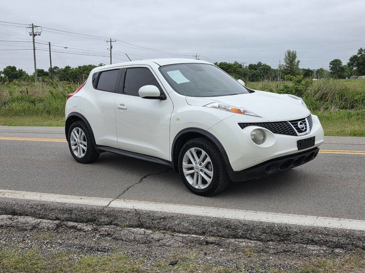 Used 2014 Nissan Juke S FWD image 1