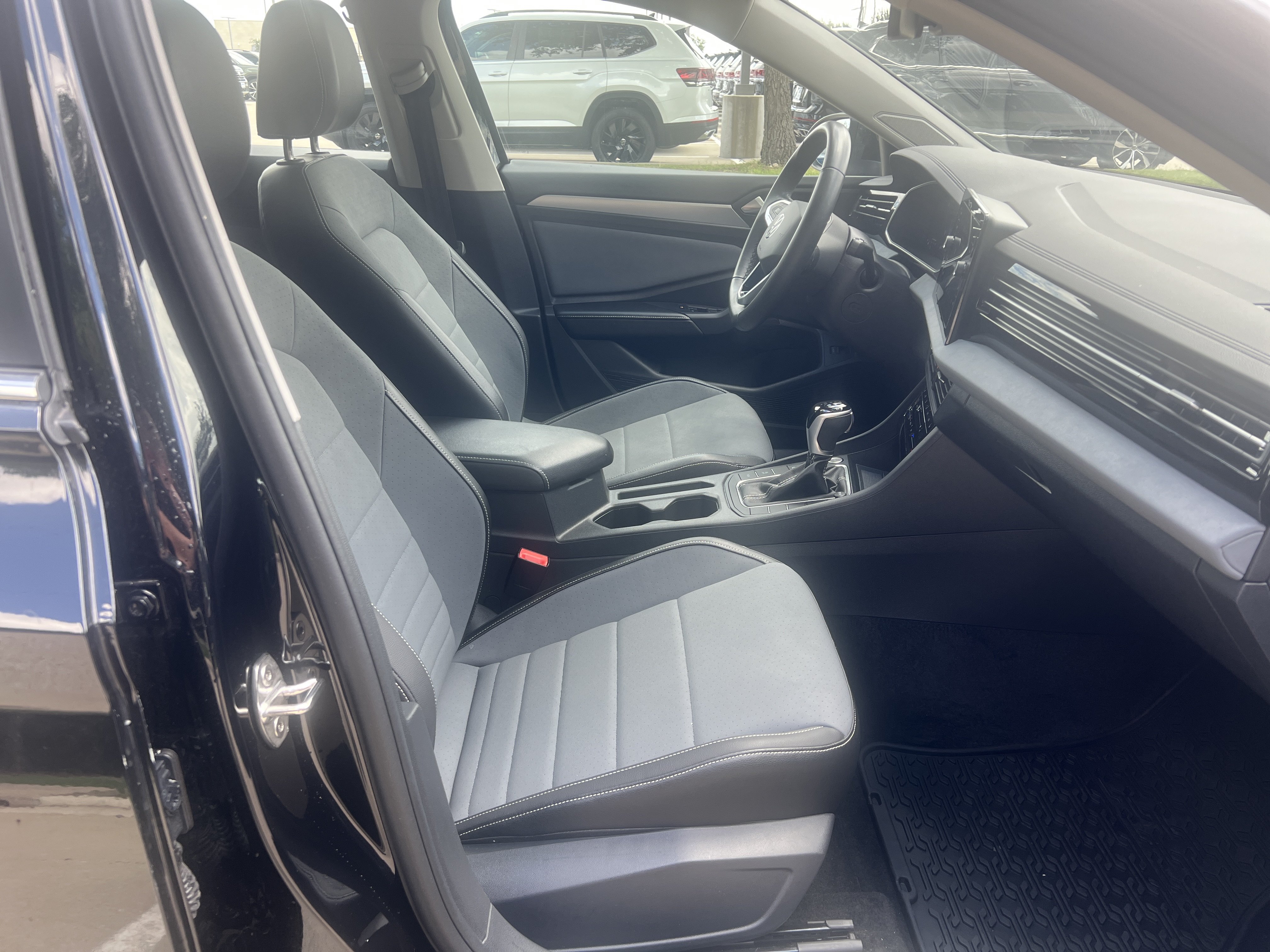 Used 2026 Volkswagen Jetta SE w/ Black Wheel Package FWD image 28