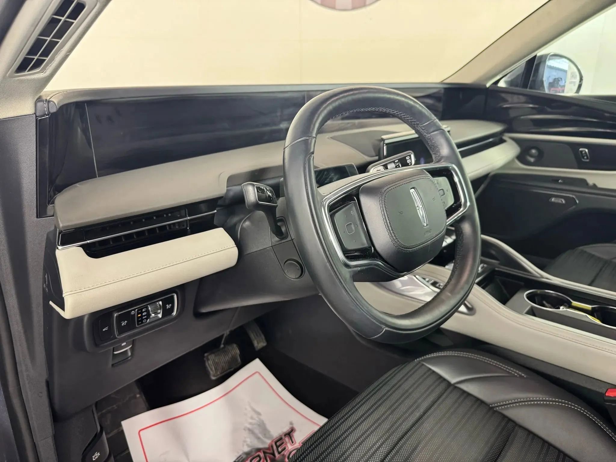 Used 2024 Lincoln Nautilus Reserve w/ Equipment Group 202A image 10