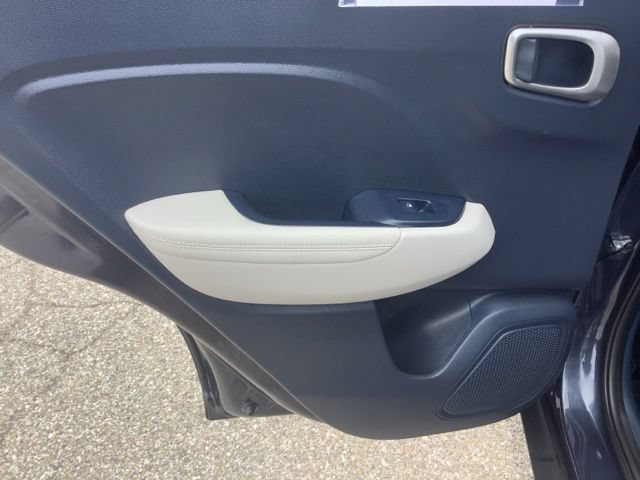 Certified 2025 Hyundai Venue Limited FWD image 12