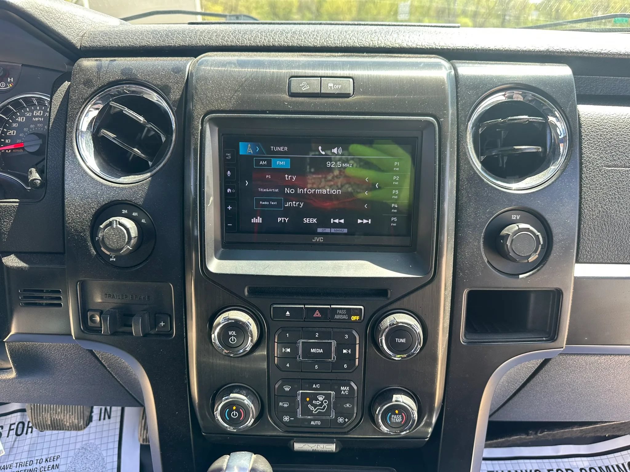Used 2014 Ford F150 FX4 w/ Equipment Group 402A Luxury AWD/4WD image 17