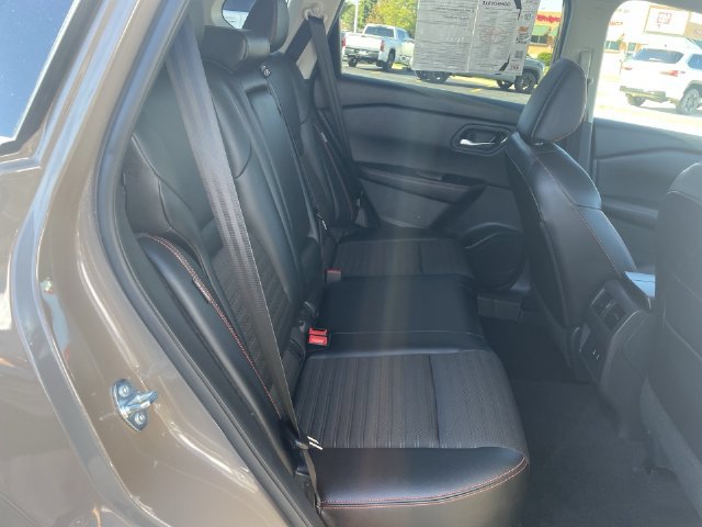 Used 2025 Nissan Rogue SV AWD/4WD image 36