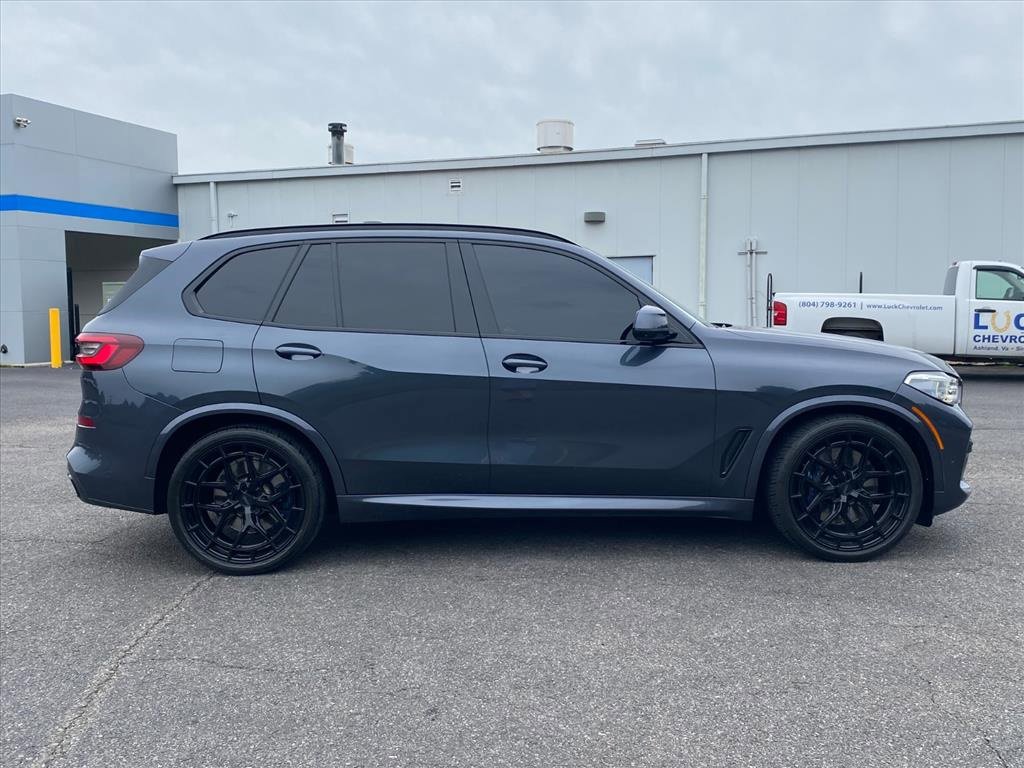Used 2022 BMW X5 M50i w/ Executive Package image 2