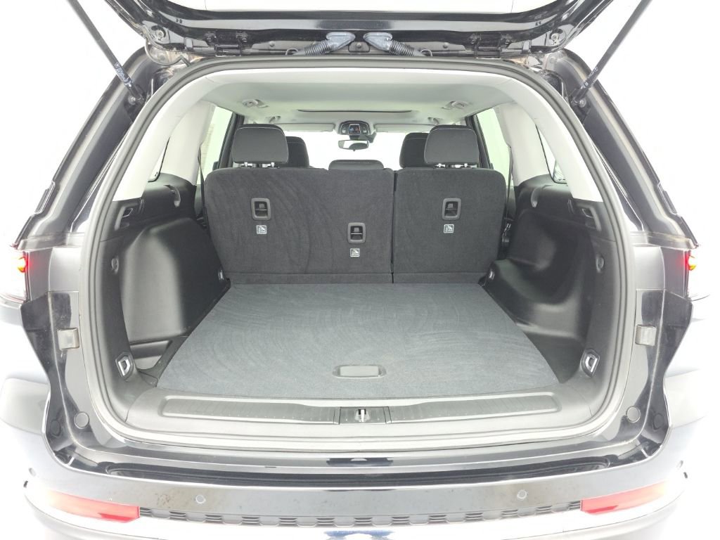 Used 2023 Jeep Grand Cherokee Laredo image 44