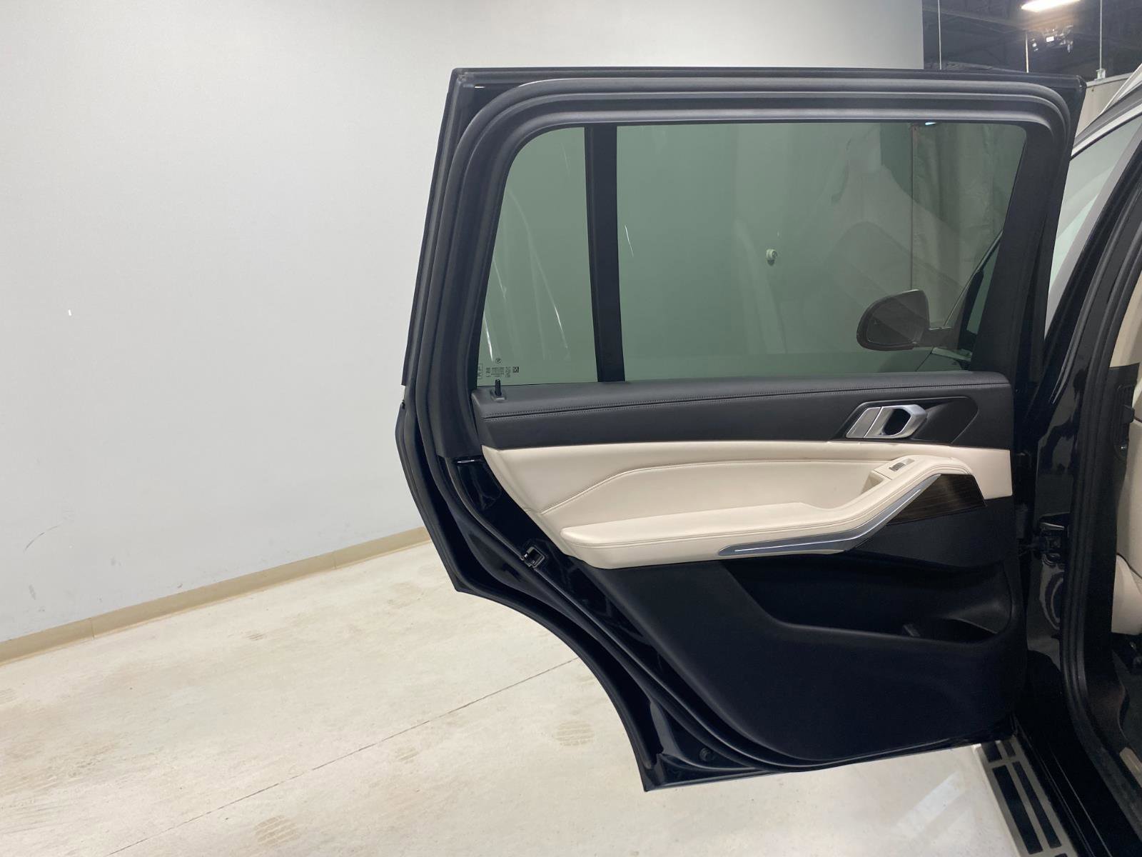 Certified 2023 BMW X7 xDrive40i w/ Climate Comfort Package image 25